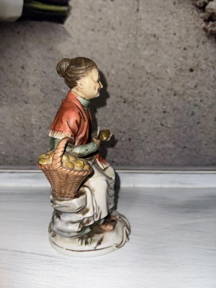 Vintage Porcellane D'arte Napcoware Grandma Figurine