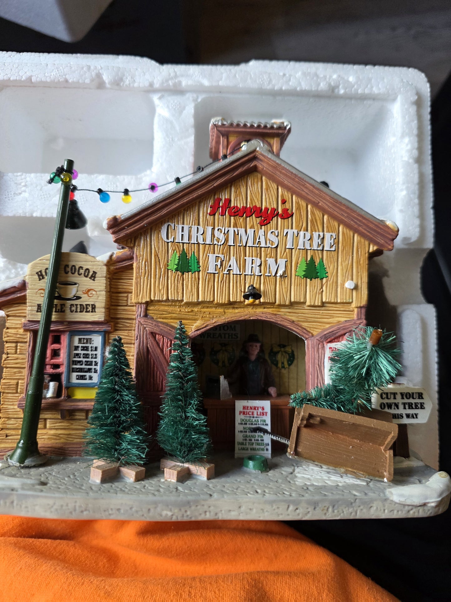 Lemax Signature Collection Porcelain "Henry's Christmas Tree Farm" 75257 Retired no cord