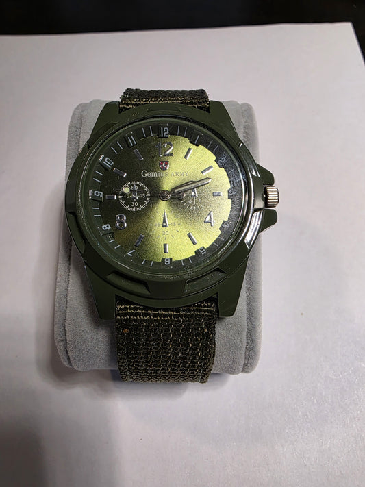 Gemius Army Analog Wristwatch Green Canvas Buckle Band pre owned