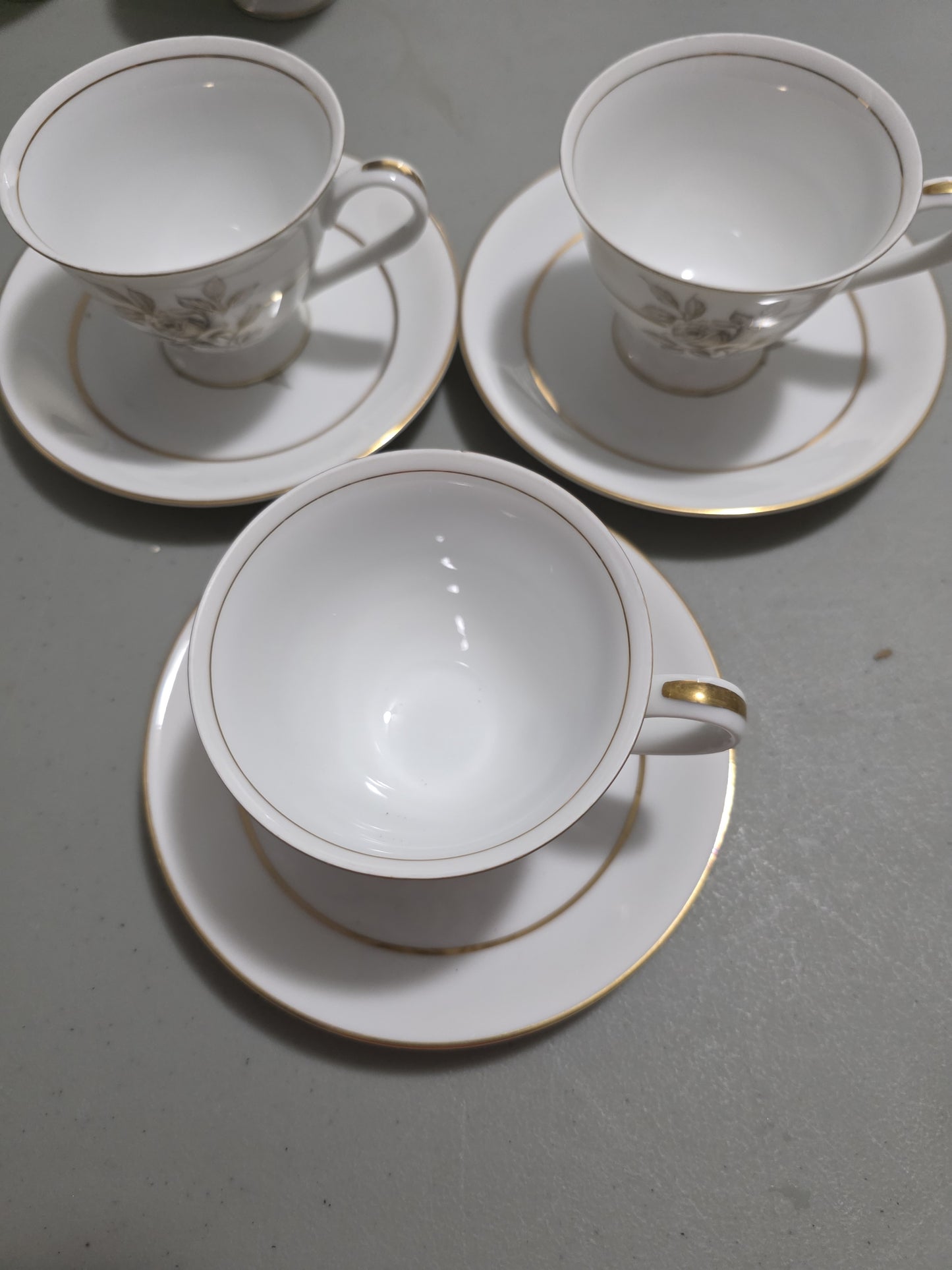 VINTAGE ENCHANTO 3 CUPS 3 SAUCERS BROWN ROSE