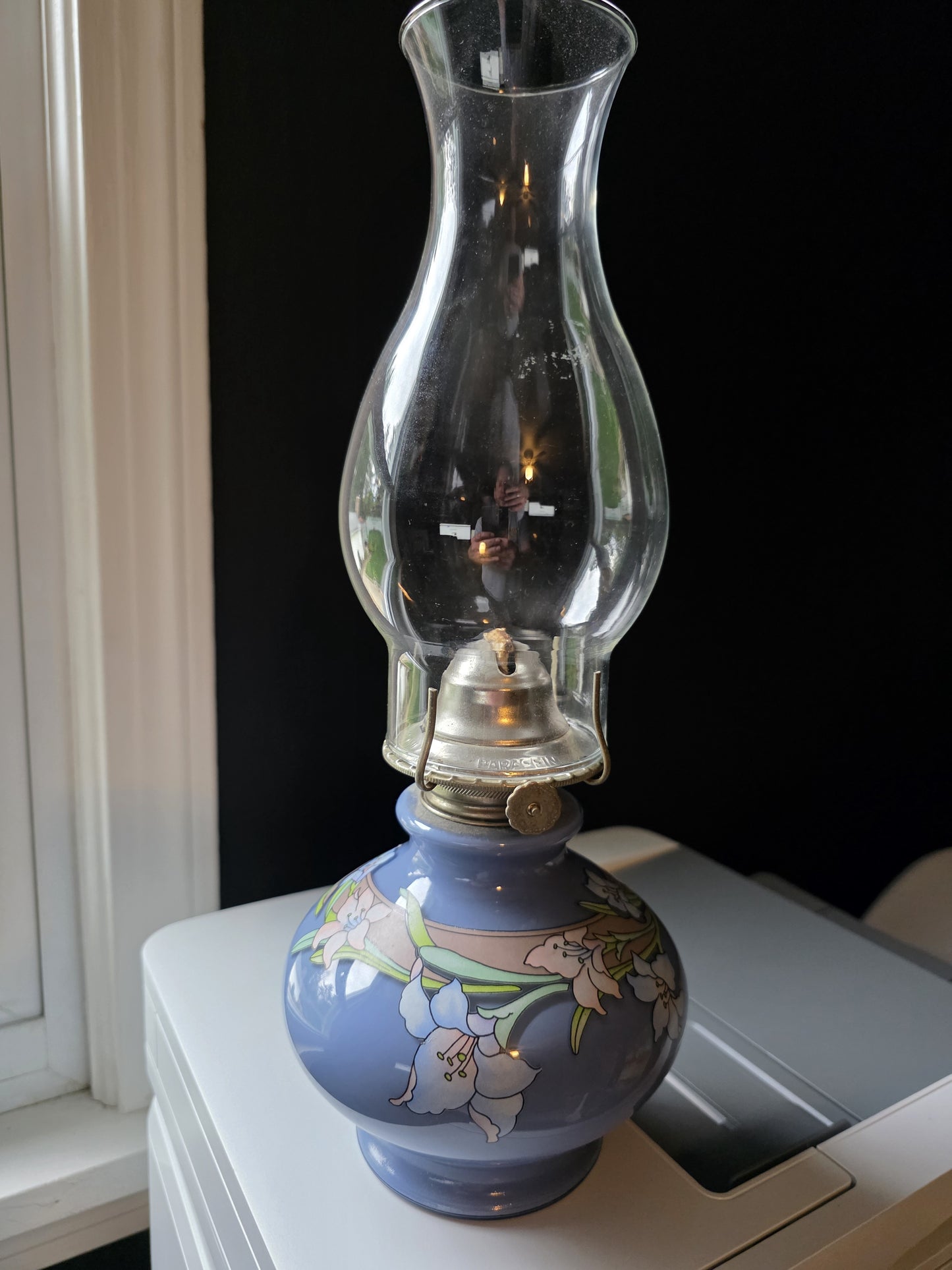 Vintage 1980 Kaadan Limited Blue Day Lily Flower Oil Parafin Lamp w/Glass Globe