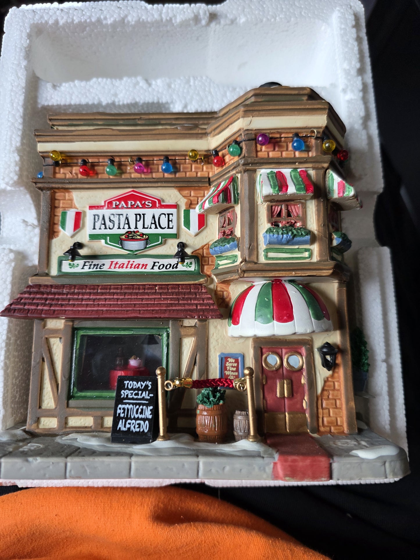 Lemax Signature Collection "Papa's Pasta Place" 75254 Retired From 2018 no cord