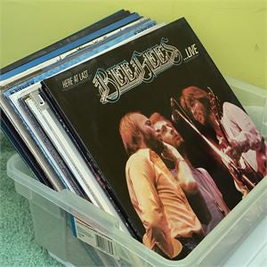 Captain & Tennille, Bee Gees, Manilow, Oliva newton & More Vinyl Records 20 piece