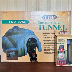 G Scale Life-Like Curved-Straight Tunnel & Lamp Post SEALED